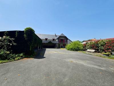 Maison - 453 m² - 14 pièces