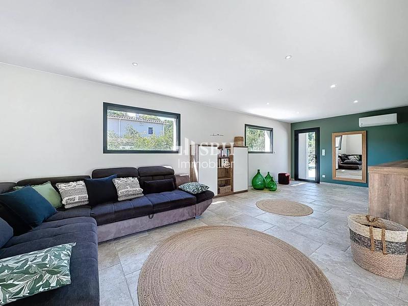 Villa - 211 m² - 10 pièces