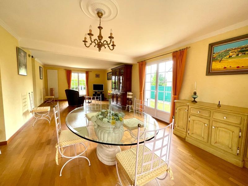 Maison - 205 m² - 7 pièces