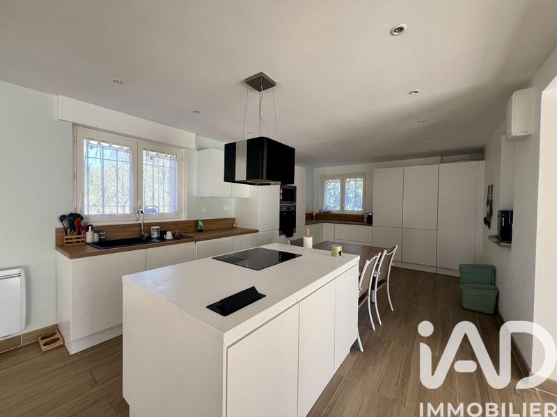 Maison - 162 m² - 9 pièces