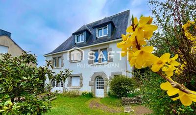 Maison - 236 m² - 8 pièces