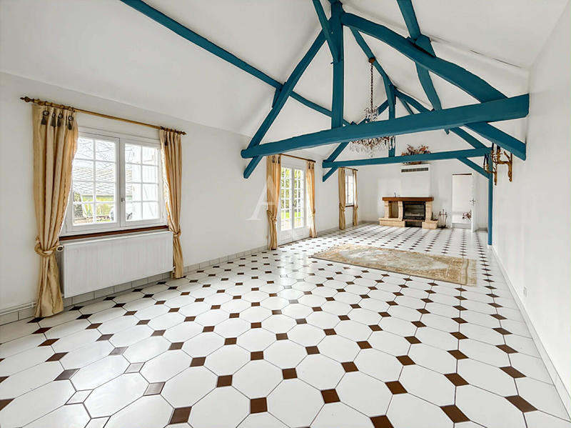 Maison - 204 m² - 7 pièces