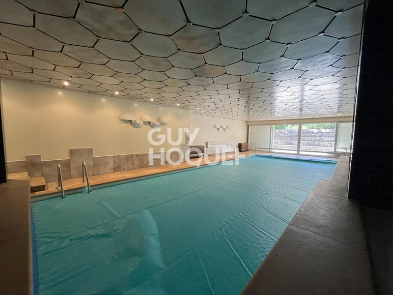 Maison - 268 m² - 10 pièces