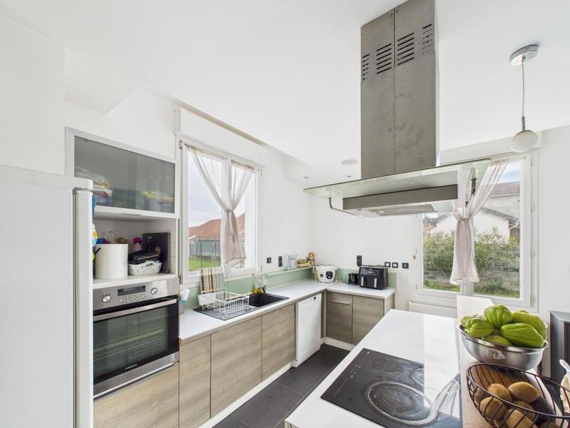 Maison - 92 m² - 5 pièces