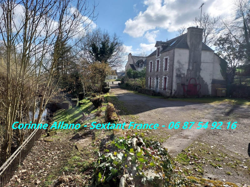 Maison - 1 528 m² - 40 pièces