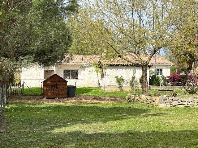 Maison traditionnelle - 210 m² - 8 pièces