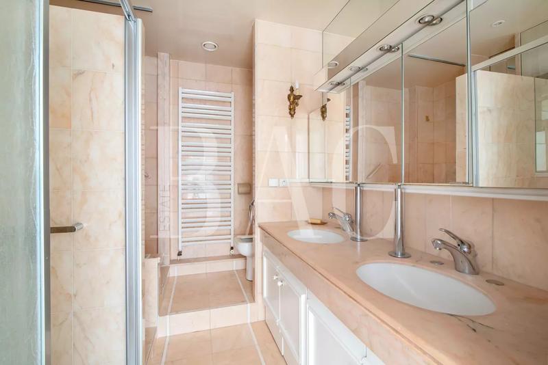 Appartement - 280 m² - 9 pièces