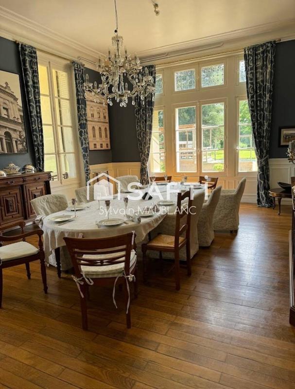 Maison - 838 m² - 20 pièces