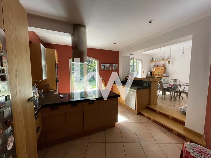 Maison - 217 m² - 7 pièces