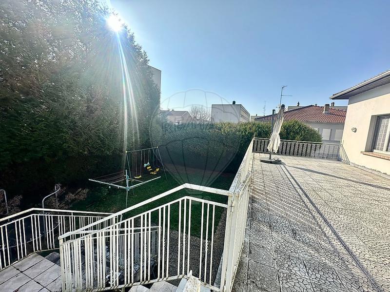 Maison - 207 m² - 7 pièces