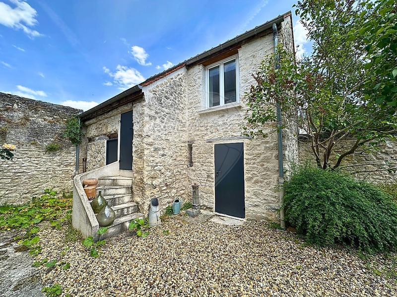 Demeure - 226 m² - 9 pièces