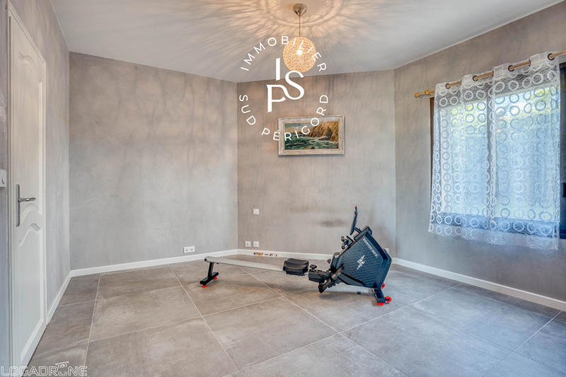 Maison - 242 m² - 9 pièces