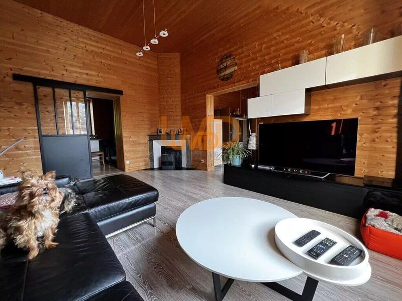 Propriété - 245 m² - 9 pièces