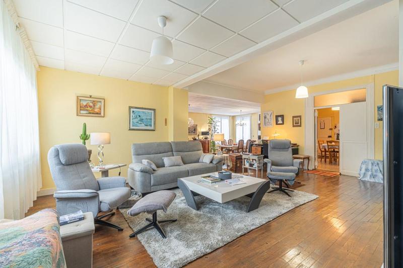 Maison - 302 m² - 8 pièces