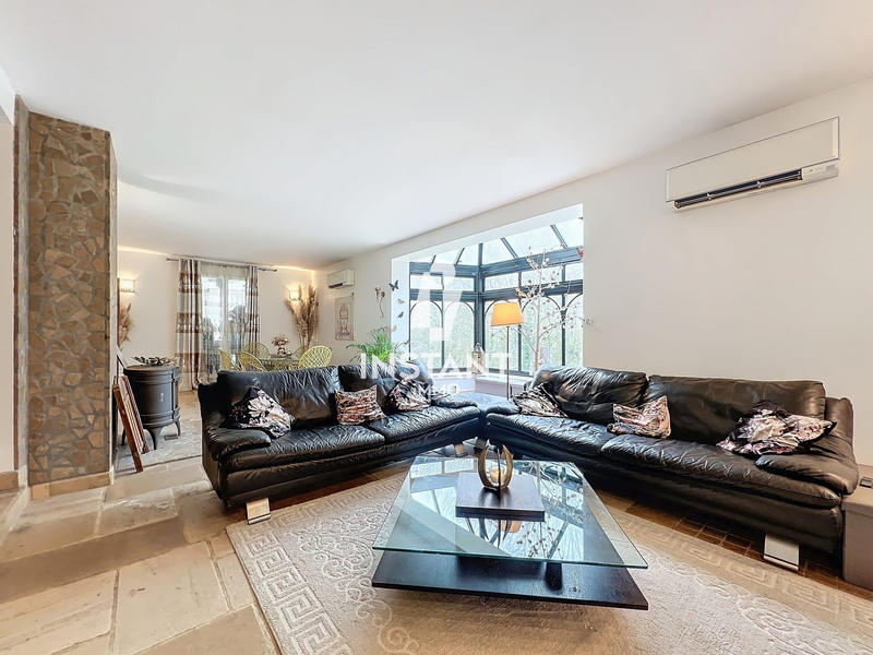 Maison - 210 m² - 9 pièces