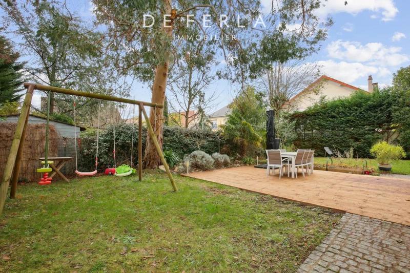 Propriété - 210 m² - 8 pièces