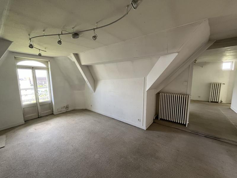 Maison - 241 m² - 8 pièces