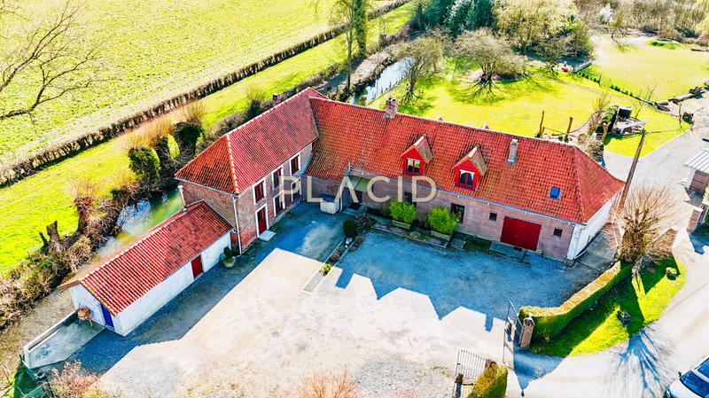 Maison - 328 m² - 10 pièces