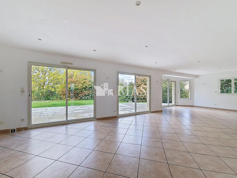 Maison contemporaine - 243 m² - 6 pièces