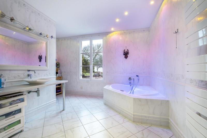 Maison - 408 m² - 11 pièces