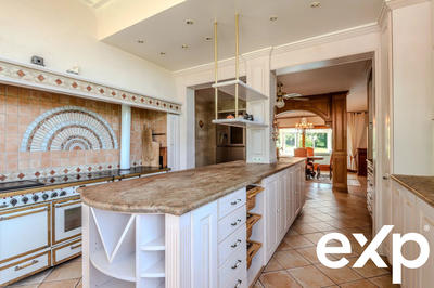 Maison - 380 m² - 9 pièces