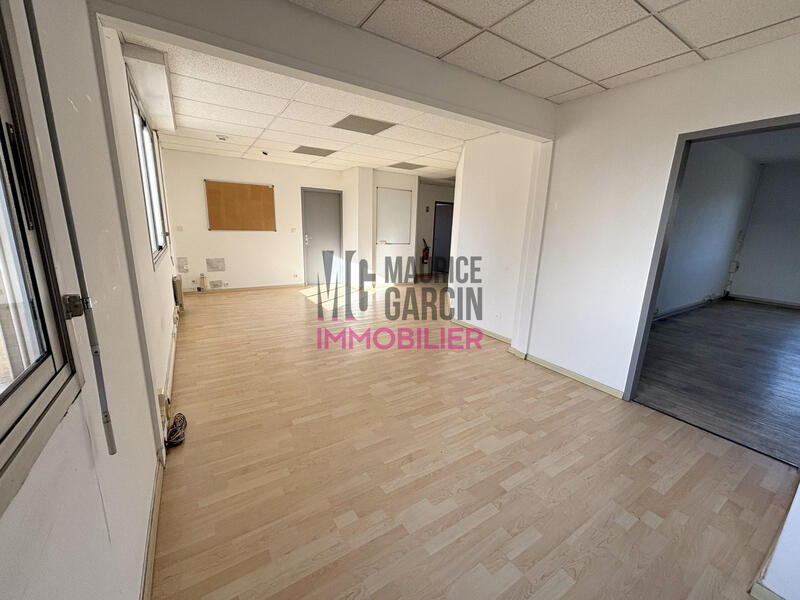 Bureau - 128 m² - 6 pièces