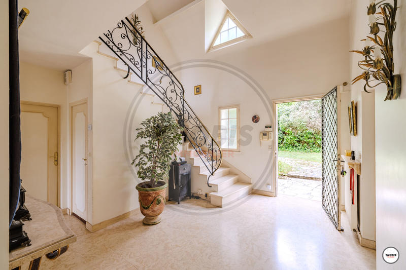 Maison - 253 m² - 8 pièces