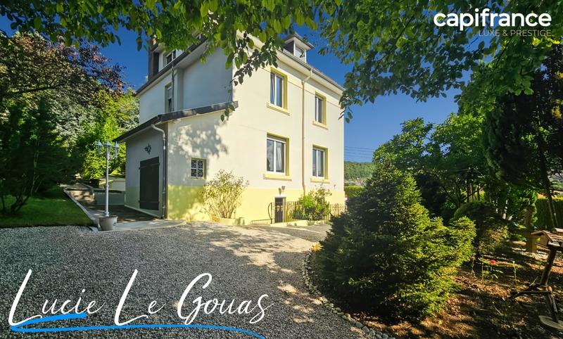 Demeure - 181 m² - 8 pièces