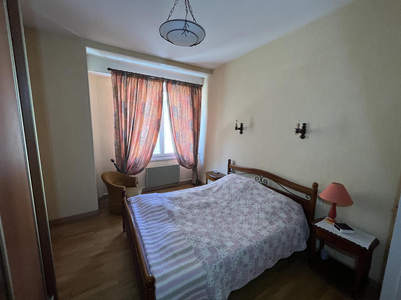 Maison - 220 m² - 7 pièces