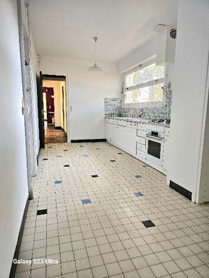 Maison - 220 m² - 10 pièces