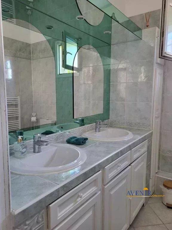 Magasins - 215 m² - 7 pièces