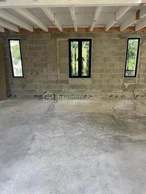 Maison - 220 m² - 5 pièces