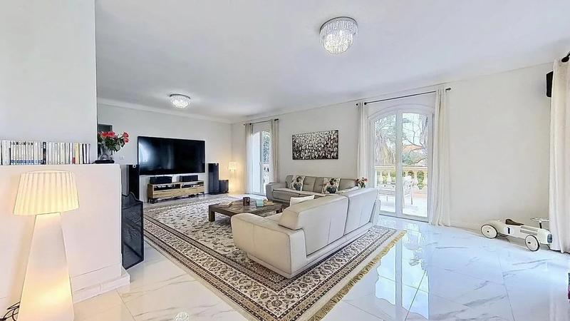 Villa - 222 m² - 6 pièces