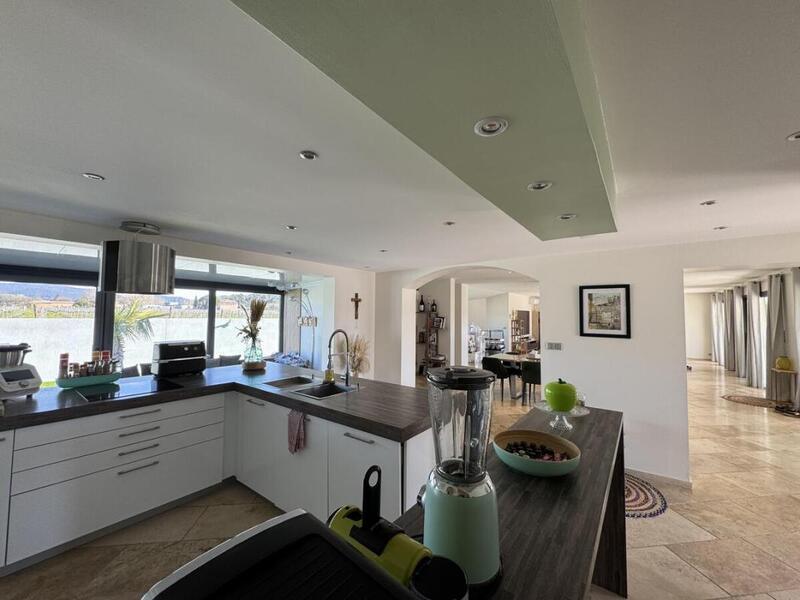 Maison - 318 m² - 9 pièces