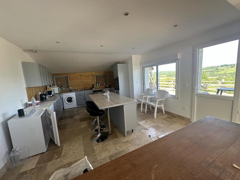 Maison - 330 m² - 13 pièces