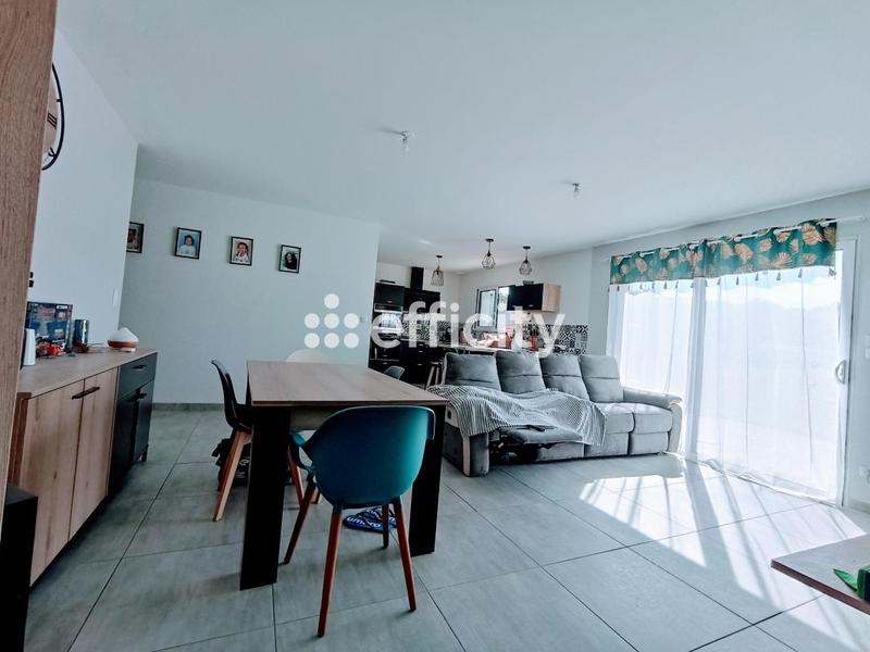 Maison - 90 m² - 5 pièces