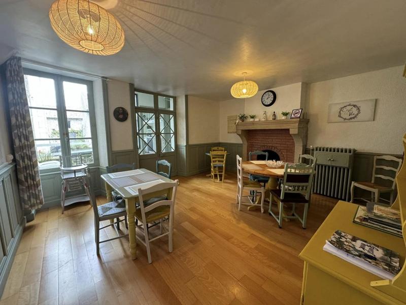 Maison - 200 m² - 8 pièces