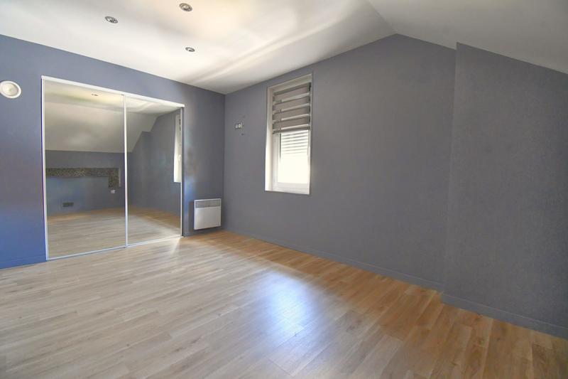 Maison - 195 m² - 7 pièces