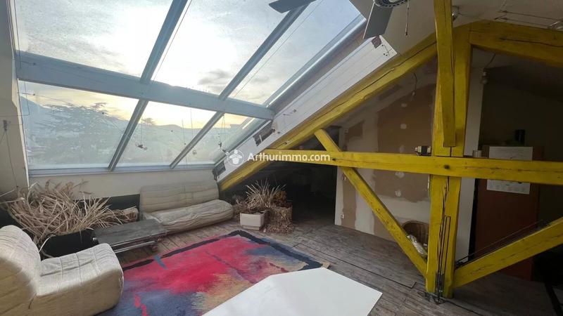 Appartement - 85 m² - 3 pièces