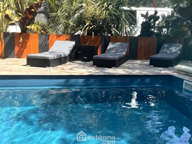 Maison - 180 m² - 9 pièces