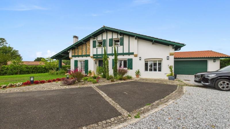 Maison - 170 m² - 5 pièces