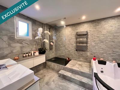 Maison - 220 m² - 6 pièces