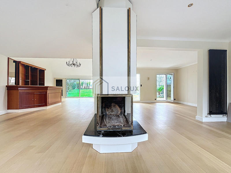 Maison - 267 m² - 8 pièces