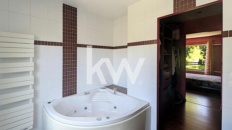 Maison - 193 m² - 7 pièces