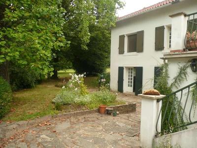 Demeure - 265 m² - 12 pièces