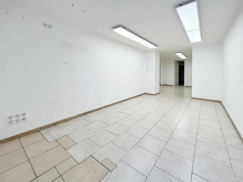 Local commercial - 130 m² - 6 pièces