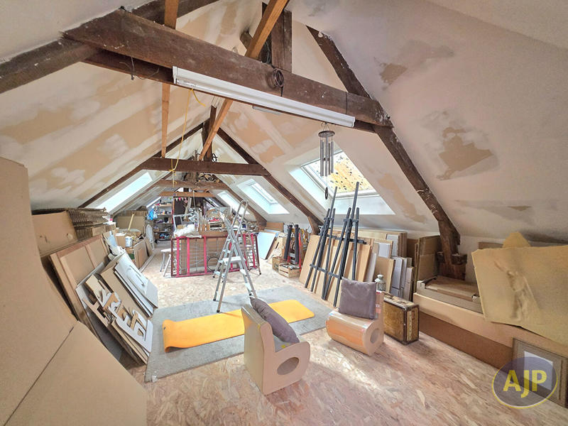 Immeuble - 32 m² - 7 pièces