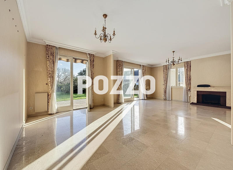 Maison - 161 m² - 8 pièces