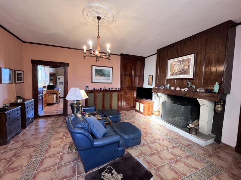 Maison traditionnelle - 290 m² - 7 pièces