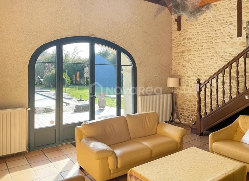 Maison - 219 m² - 7 pièces